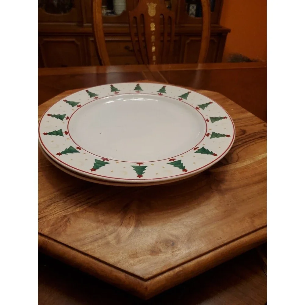 2 Dinner Plate Magic of Santa by SAKURA